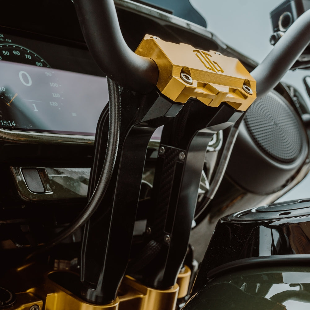 OG 8.5" Pull Back Risers installed on a 2026 Street Glide FLHX Olive Steel