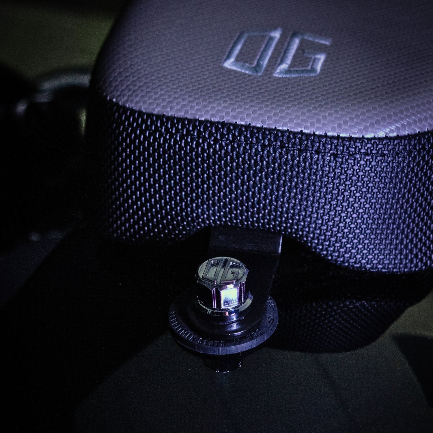 Harley Seat Bolt Black Knurled Aluminum Seat/Fender Bolt For 1996-2015 Harley Davidson - Custom Billet Bolt With Gel Decal Top Harley Passenger Seat