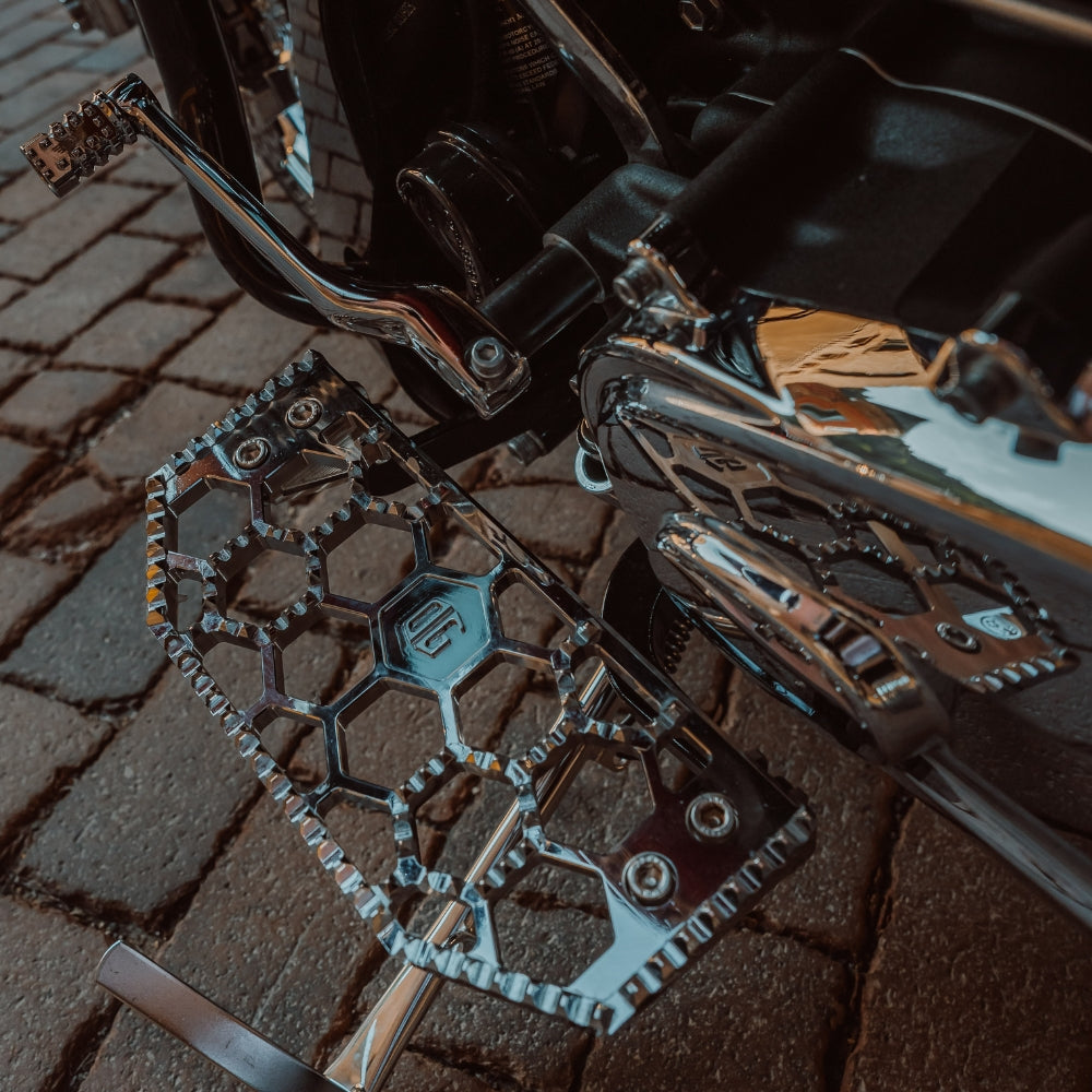 OG Shorty Gripper Shifter Peg installed on a 2024 Road Glide FLTR