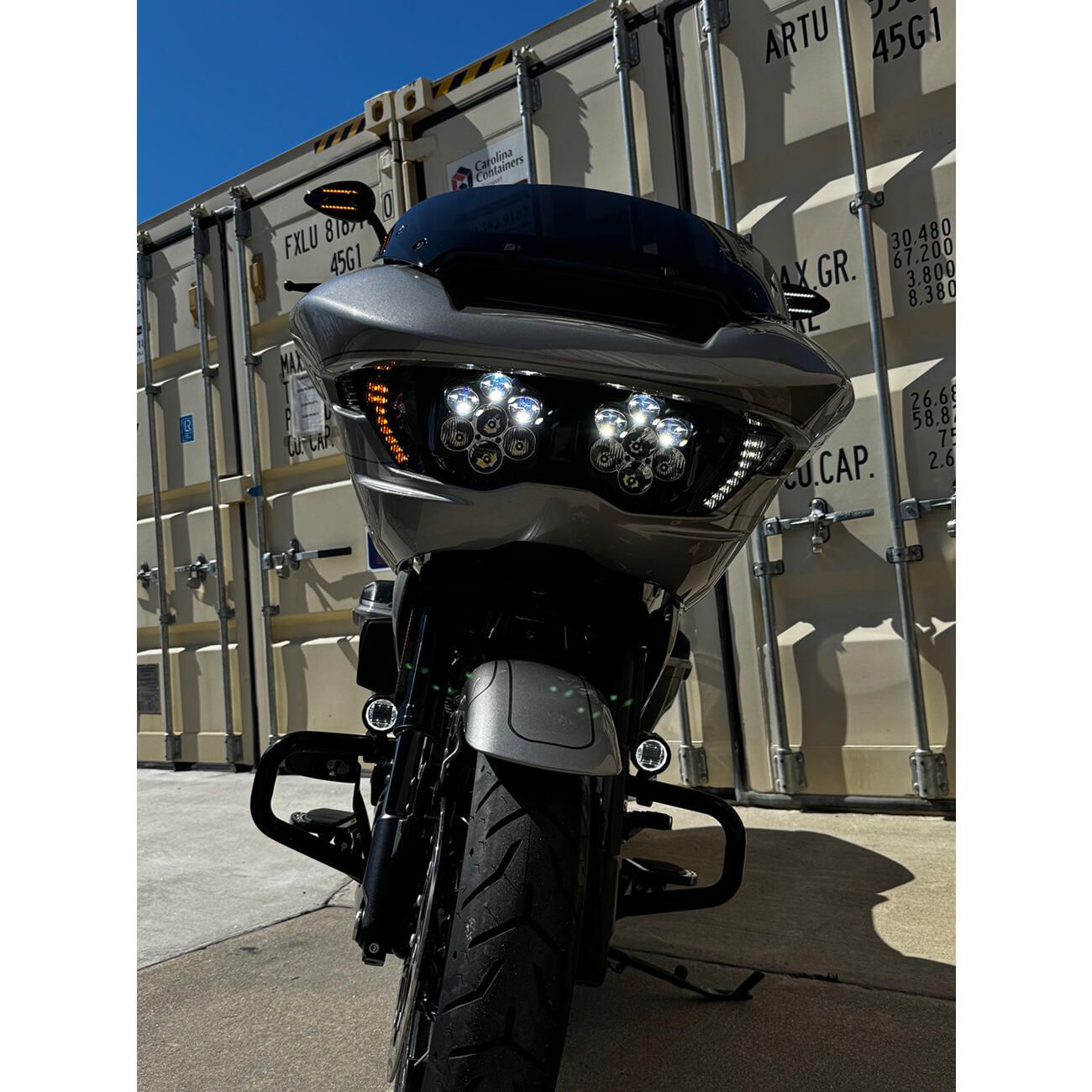 Road Glide Front Turn Signal Vent Upgrades for 2024-Up Shark Demon® LED Headlight Kit - White-Amber installed on a 2023 CVO Road Glide